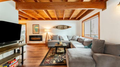 Gallery image of Indigo Owl by AvantStay Cabin w Firepit Minutes to Lake Slopes in Homewood