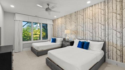 Postel nebo postele na pokoji v ubytování Modern Masterpiece by AvantStay Waterfront Private Dock