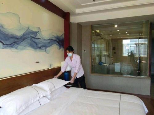 Letto o letti in una camera di Southeast Peninsula Hotel Quanzhou