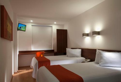 Una cama o camas en una habitación de One Xalapa Las Animas