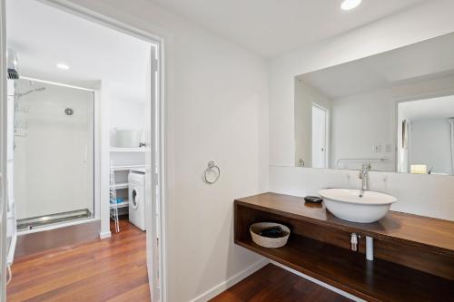 a bathroom with a sink and a mirror at Wanaka Central Holiday Escape in Wanaka