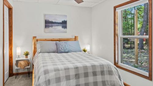 a bedroom with a bed and a window at Maple Oasis by AvantStay Newly Built w Hot Tub Game Room Fire Pit in Blakeslee