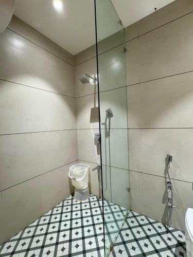 a bathroom with a toilet and a shower at Hotel Fortune Mandsaur in Mandsaur
