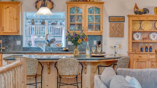 Φωτογραφία από το άλμπουμ του Tahoe Vista by AvantStay Central Location Patio σε Tahoe Vista