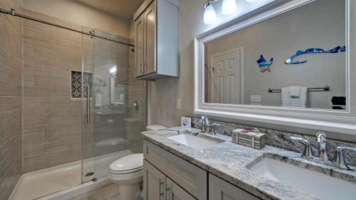 Un baño de Priv Pool Walk to Marina Eateries 3 Mins to Beach Marlin Azul by AvantStay