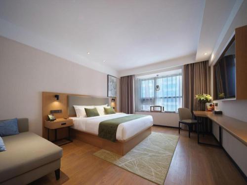 Ein Bett oder Betten in einem Zimmer der Unterkunft GreenTree Inn Luoyang Railway Station Wangfujing Wangcheng Park