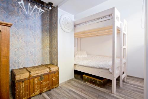 Двухъярусная кровать или двухъярусные кровати в номере Heart of Kalamaja Apartment