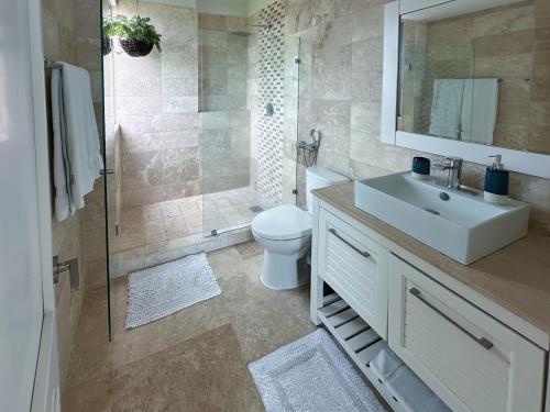 Gallery image of Luxury Oceanview 3 bedroom Condo at Río Mar with 5 pools, beachfront, riverside, restaurant, spa and fitness room in San Carlos