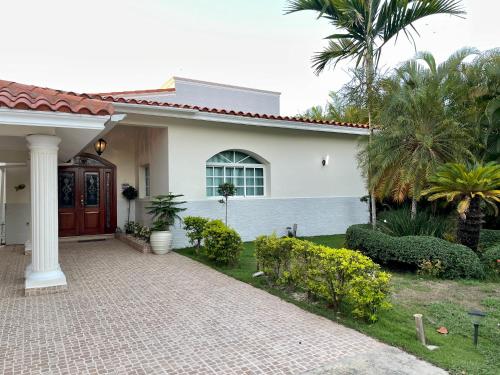 Zahrada ubytování Villa in Metro Country Club, Juan Dolio
