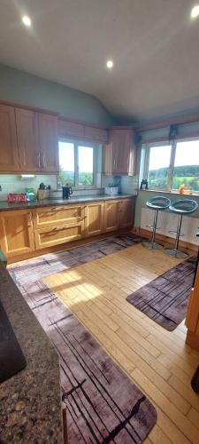 Кухня или мини-кухня в Lackandarralodge large 5BR entire house sleeps14!
