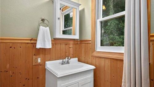Fotografie z fotogalerie ubytování Hickory Nut Hideaway by AvantStay Mountain Views v destinaci Gerton