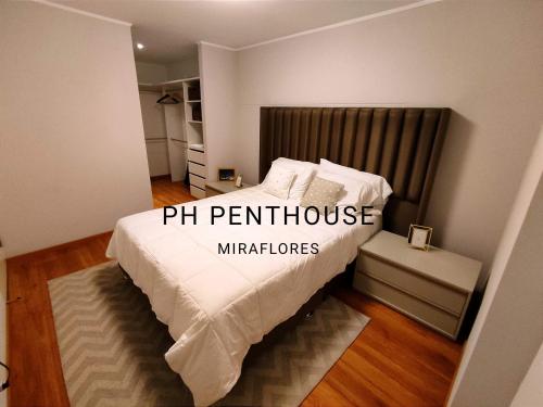 a bedroom with a bed with white sheets and pillows at LUXURY APARTMENT PISCINA Miraflores in Lima