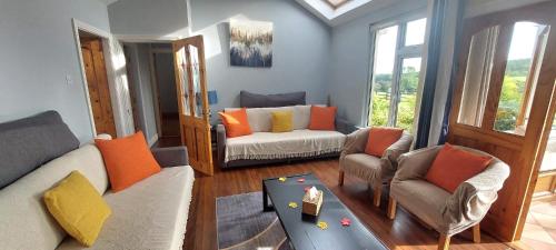 Гостиная зона в Lackandarralodge large 5BR entire house sleeps14!