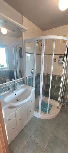 Ванная комната в Lackandarralodge large 5BR entire house sleeps14!