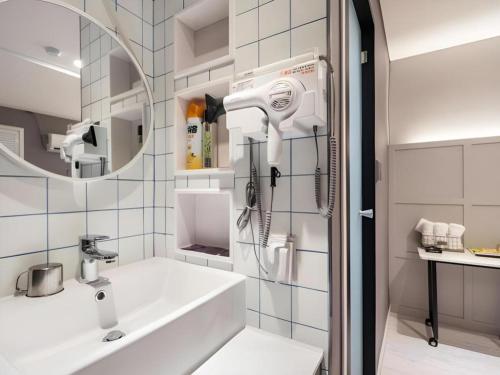 Koupelna v ubytování Mac Hotel