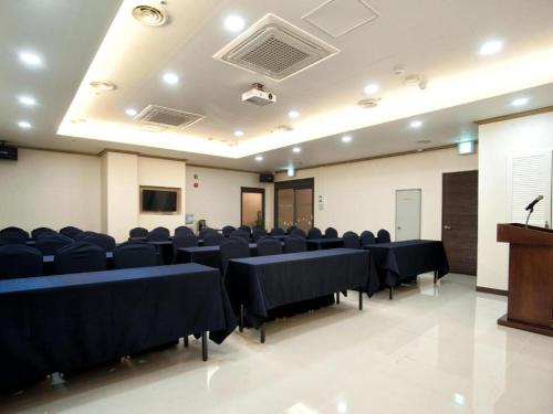 a conference room with chairs and a podium in it at BENIKEA Technovalley Hotel in Daejeon