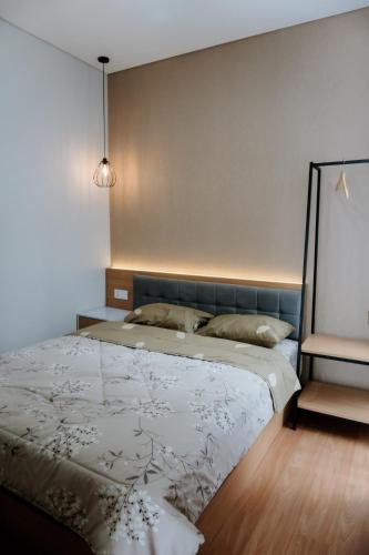 a bedroom with a bed in a room at Villa Caldera C6 Batu in Tlekung