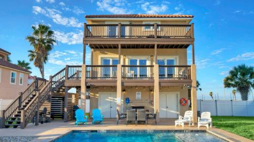 Πισίνα στο ή κοντά στο Boots Beaches AvantStay Golf Cart Brd Walk