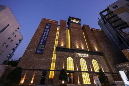 a large brick building with lights on it at Cheongju Maryjane Hotel in Cheongju