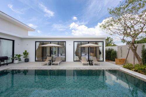Bazén v ubytování LeDa Villas - 5BR Private Pool Villa in Laguna nebo v jeho okolí