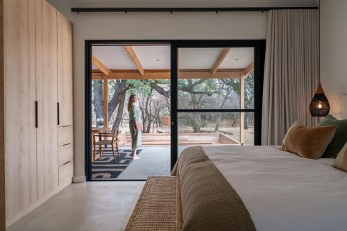 Nomads Den Safari Villas - Heated Pools and Riverbed viewsにあるベッド