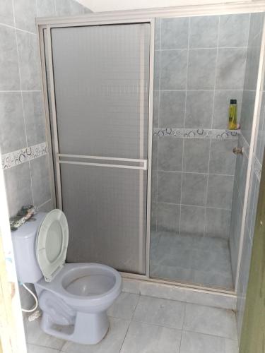 a bathroom with a shower with a toilet and a shower at Casa de Veraneo in Mariquita