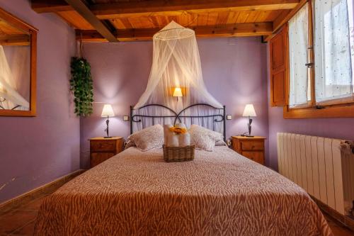 a bedroom with a large bed with flowers on it at La Cerca Entre Hoces-10-20pax-Amplios espacios comunes in Sebúlcor