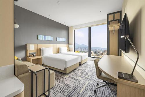 a hotel room with a bed and a desk at Hyatt Place New Taipei City Xinzhuang in Xinzhuang
