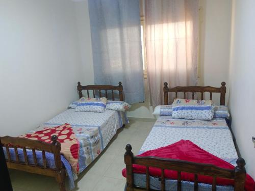 Un pat sau paturi într-o cameră la Brightness meka Apartment seaview sunlight