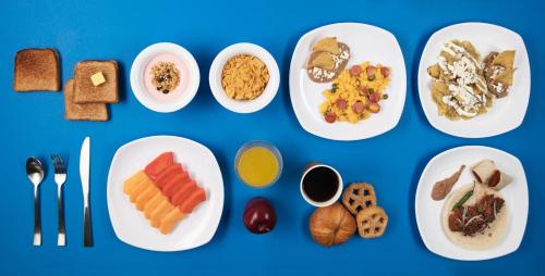 a group of plates with different types of food at One Puebla FINSA in Puebla