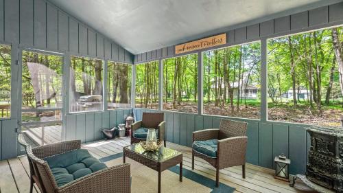 AlbrightsvilleにあるShady Pines by AvantStay Enclosed Porch Game Rooms LakeBeach Accessのギャラリーの写真