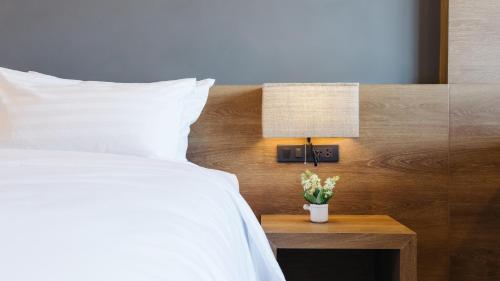 Postel nebo postele na pokoji v ubytování Garner Hotel Kyoto Shijo Karasuma by IHG