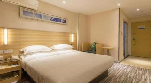 a large white bed in a hotel room at City Comfort Inn Wuhan Hankou Railway Station West Square in Wuhan