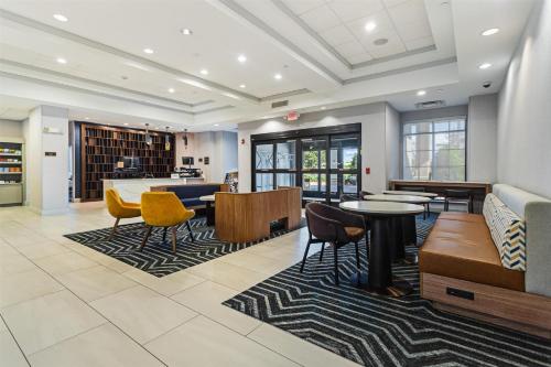 Гостиная зона в Homewood Suites Beaumont
