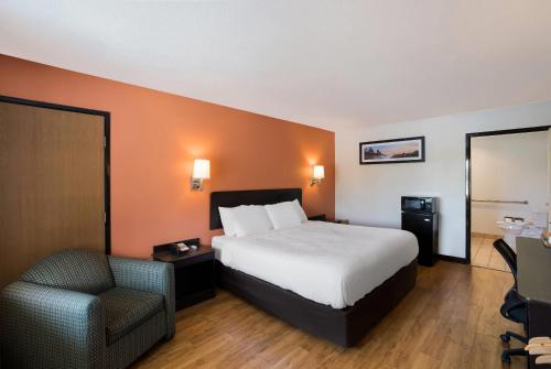 Postel nebo postele na pokoji v ubytování Quality Inn & Suites Junction