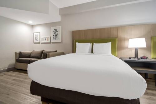 a large white bed in a hotel room at Country Inn & Suites by Radisson, Goldsboro, NC in Goldsboro