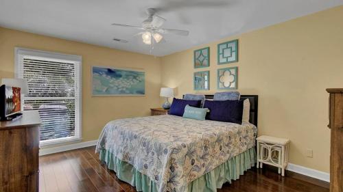 Postel nebo postele na pokoji v ubytování 15 Lake Village by AvantStay Golf Course Lagoon Views