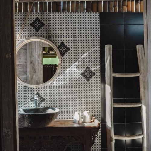 Java Wood tesisinde bir banyo