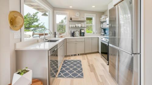 Imagen de la galería de Sunset Cove by AvantStay Beachfront w Balcony, en Arch Cape