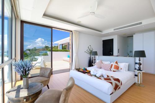 a bedroom with a bed and a living room at Villa Turquoise in Bophut 