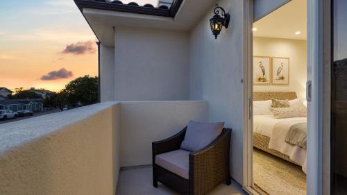 a bedroom with a balcony with a bed and a window at Sunset Serenity by AvantStay Rooftop w Hot Tub Fire Pit 3 Blocks to Beach in Pismo Beach