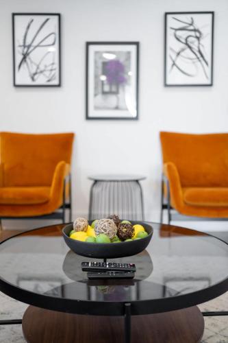Posezení v ubytování Spacious Midtown Getaway Stylish & Walkable