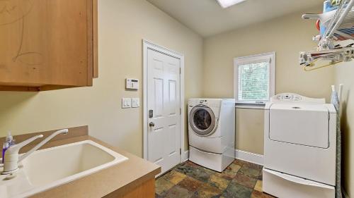 Gambar di galeri bagi Island Point by AvantStay Sleeps 18 Dock di Lake Norman of Catawba
