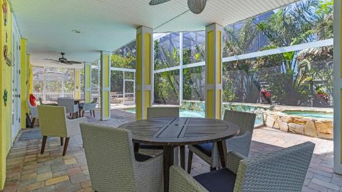 Kolam renang di atau dekat dengan Walk to Beach PoolHot Tub Game Room Captiva 5BDR Coco Mango by AvantStay