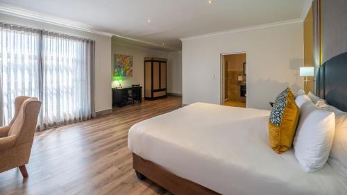 Postel nebo postele na pokoji v ubytování ANEW Hotel Highveld Emalahleni