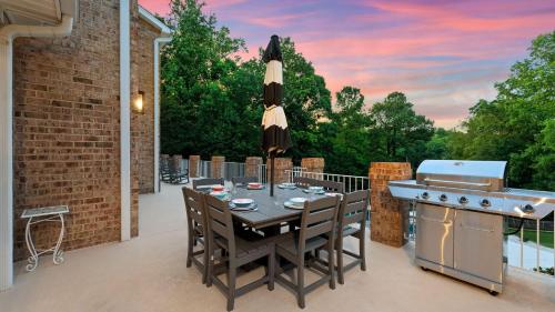 Gambar di galeri bagi Shoreway Cove by AvantStay Waterfront Pool Dock di Huntersville