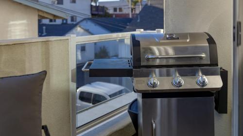 Dapur atau dapur kecil di Casa do Sol by AvantStay Rooftop Deck w Ocean Views 2 blocks to Beach