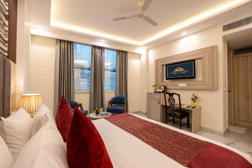 a hotel room with a bed and a desk at Hotel East End Delhi Aiport in New Delhi