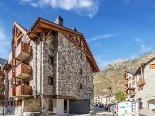 a building with a wooden roof on a street at NATUSliving Benasque E in Benasque