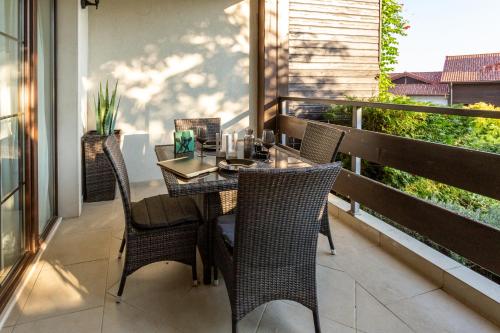 Balkón nebo terasa v ubytování Thracian Cliffs Golf & Beach Resort - Hygea Water Private Home by Flat Mаnаger